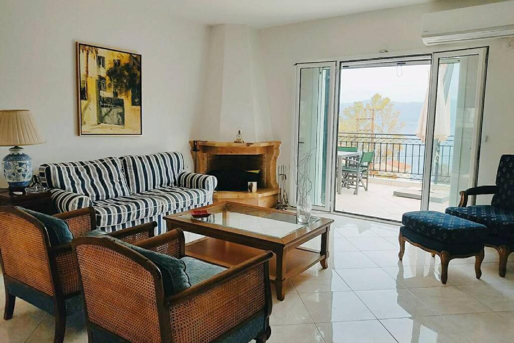 Peggy'S Lux Apartment カラヴォミロス エクステリア 写真