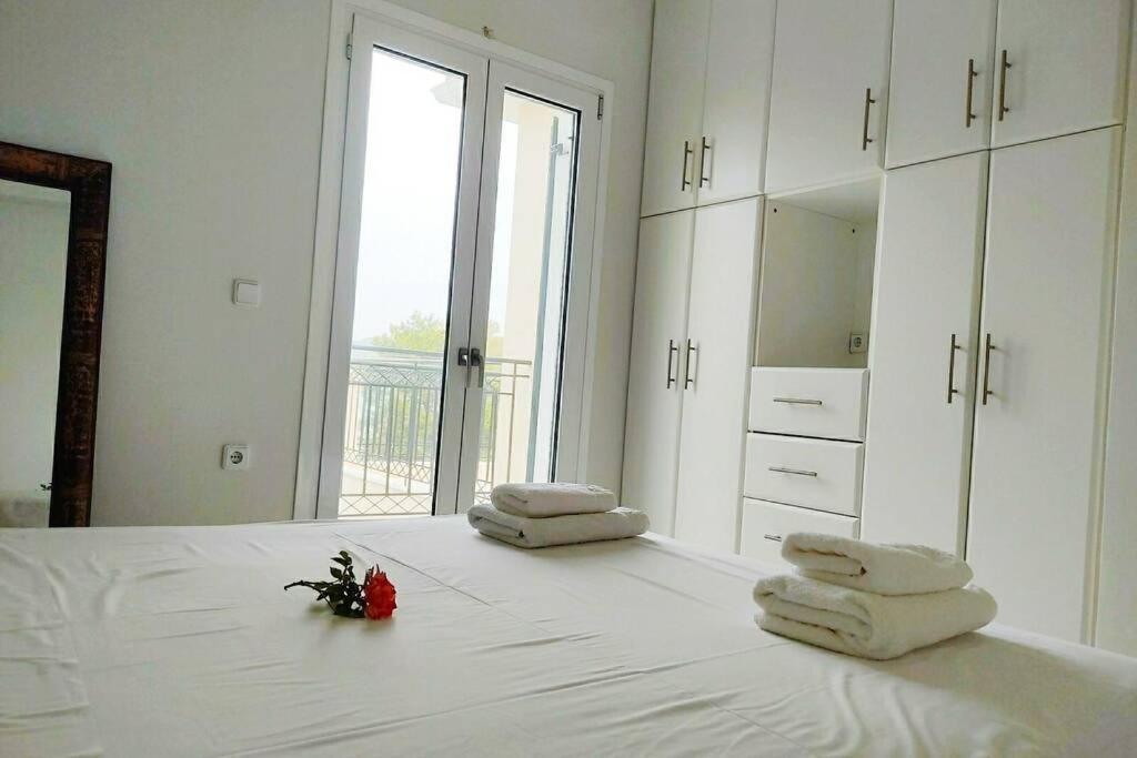 Peggy'S Lux Apartment カラヴォミロス エクステリア 写真